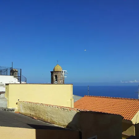 Colti Di Rosa Castelsardo